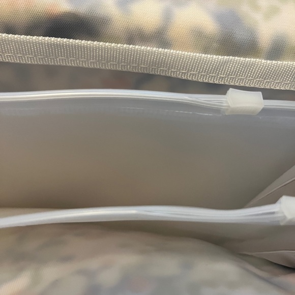 Thirty-One Essential Organizer Portfolio - Spring Floral NIP - Picture 3 of 3